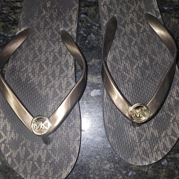 Michael kors flip flops - Picture 2 of 5